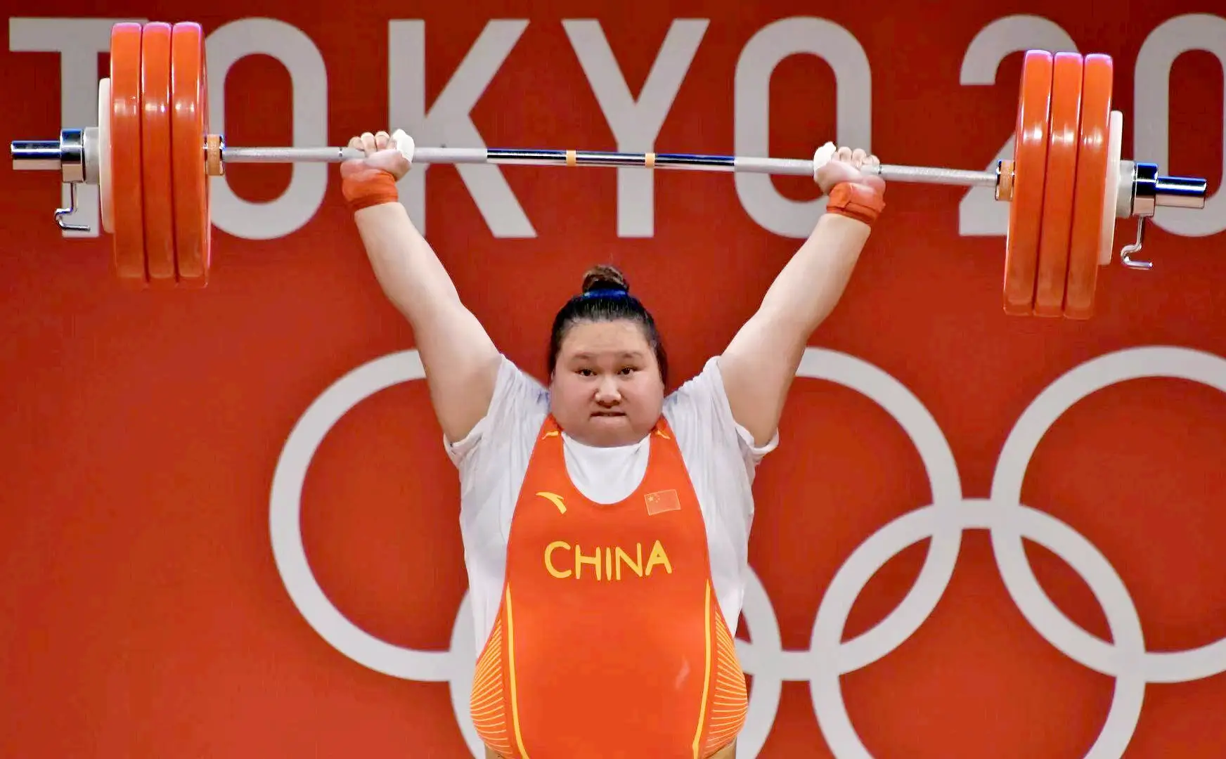举重冠军过头蹲怎么练_举重蹲举_举重下蹲