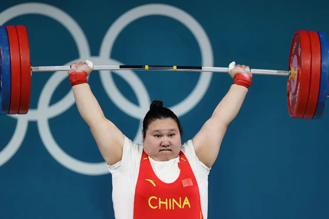 举重冠军过头蹲怎么练_举重蹲举_举重下蹲