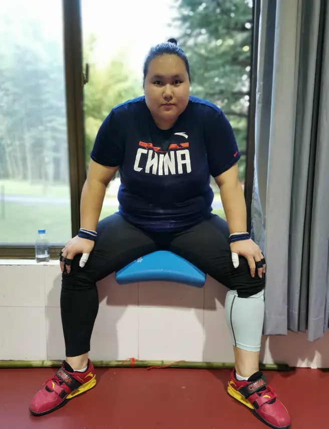 举重下蹲_举重冠军过头蹲怎么练_举重蹲举