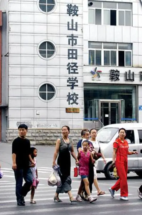 举重蹲举_举重下蹲_举重冠军过头蹲怎么练
