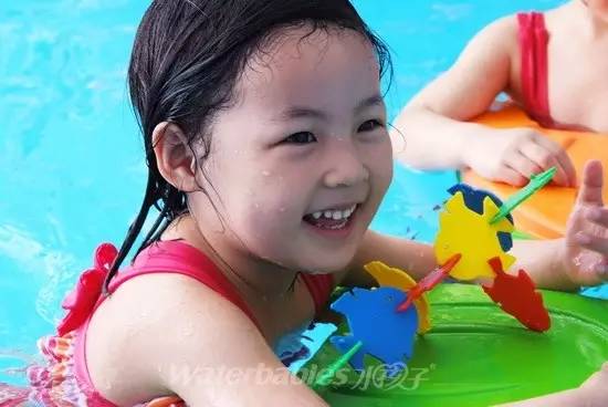 韩雪游泳冠军微博_游泳冠军韩雪是拉拉吗_游泳韩雪资料