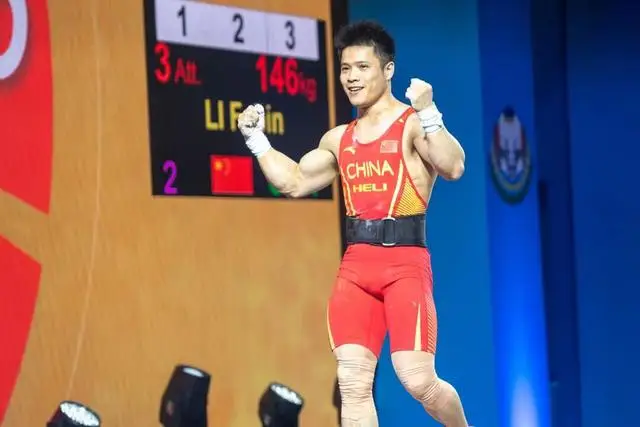 男子举重冠军_举重男子冠军项目中国有多少人_男子举重四个项目冠军中国