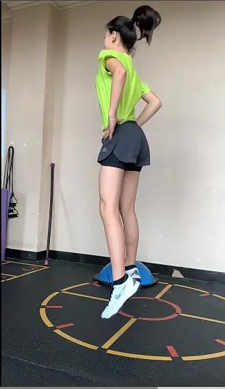 健身房动作视频_健身房 gif_健身房动作动态图解