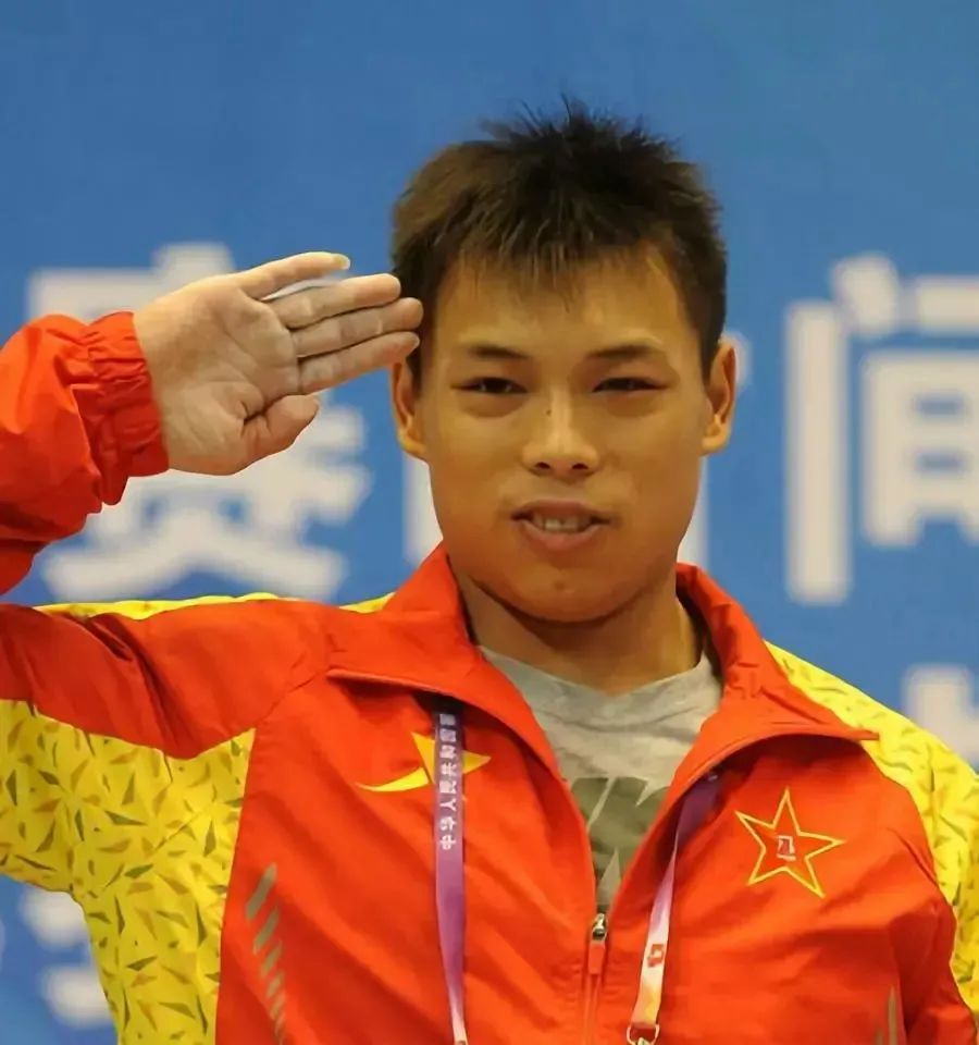 奥运举重男子67级冠军_奥运举重男子冠军级别是什么_奥运举重男子冠军级别是谁