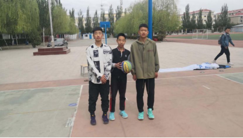 三年级篮球教学_三年级学生篮球技巧有哪些_篮球技术教学一般分为三步