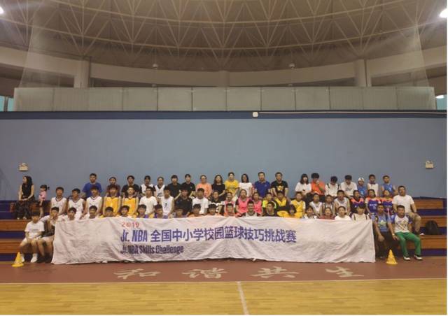 篮球技术教学一般分为三步_三年级学生篮球技巧有哪些_三年级篮球教学