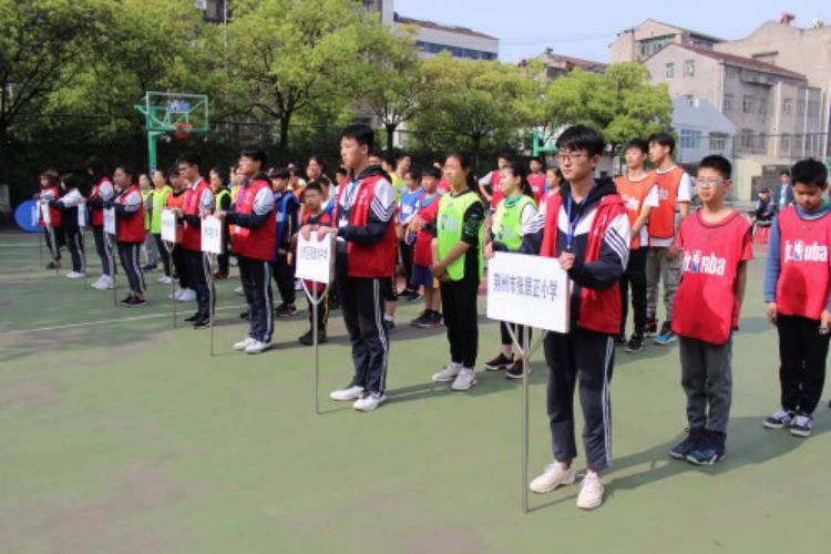 三年级学生篮球技巧有哪些_篮球技术教学一般分为三步_三年级篮球教学
