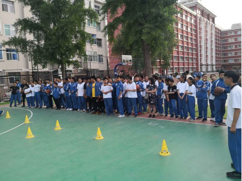 三年级学生篮球技巧有哪些_三年级篮球教学_篮球技术教学一般分为三步