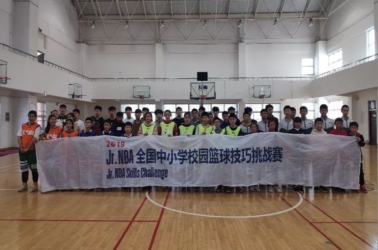 三年级篮球教学_三年级学生篮球技巧有哪些_篮球技术教学一般分为三步