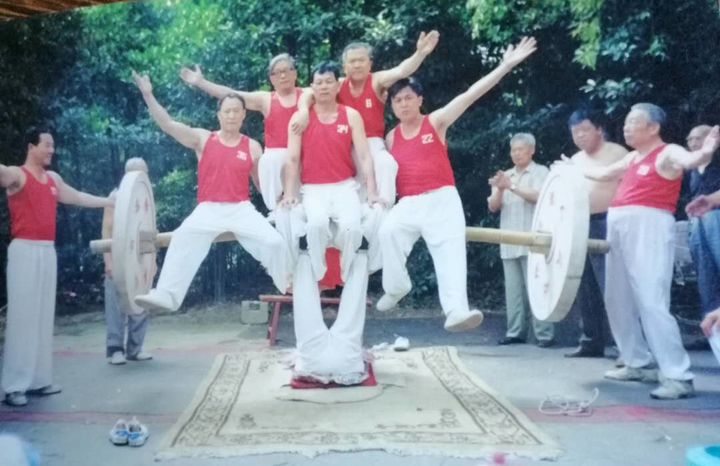 举重技巧_四十斤举重有什么技巧_举重的技巧是什么
