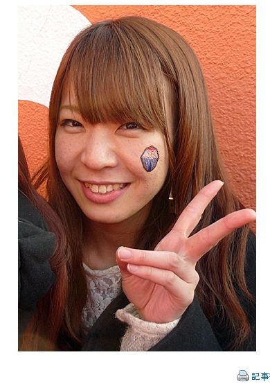 女生们是高中联赛的球员最强有力的精神后盾