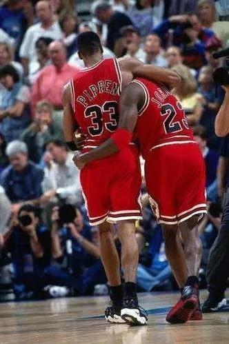 NBA感人瞬间盘点：从乔丹到科比共32条，包含诸多不为人知故事