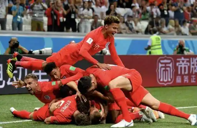 英格兰队世界杯首战告捷，凯恩两球助球队2-1胜突尼斯